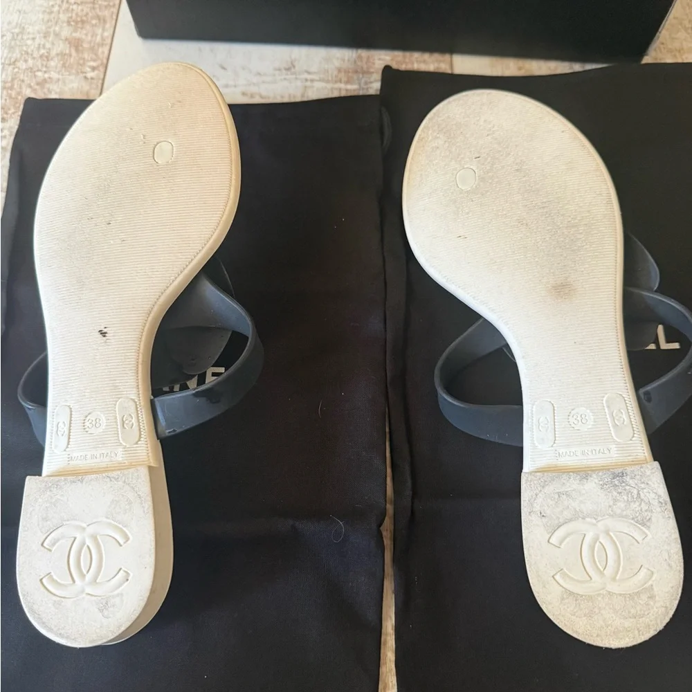 CHANEL Black Camellia Thong Sandals with Quilted Ivory Footbed - Picture 5 of 5